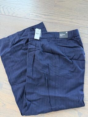 NEW WITH TAGS EXPRESS Women’s Navy Pinstripe Dress Pants- wide leg. Size 8 Reg
